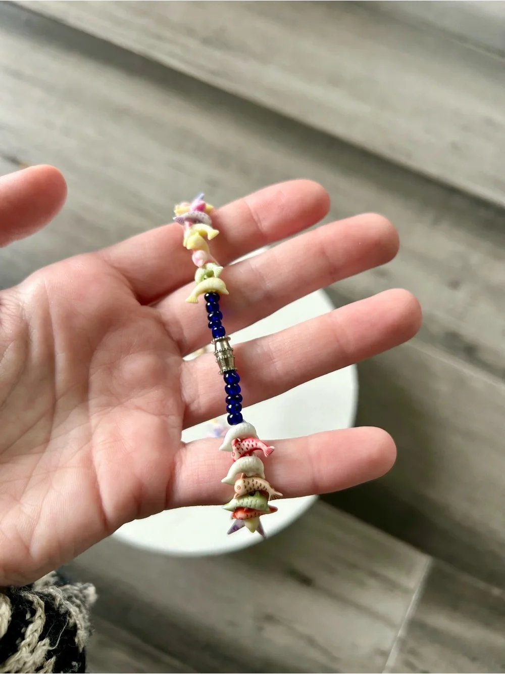 Vintage Y2K 2001 Children's Rainbow Fish Bead Screw-clasp Necklace